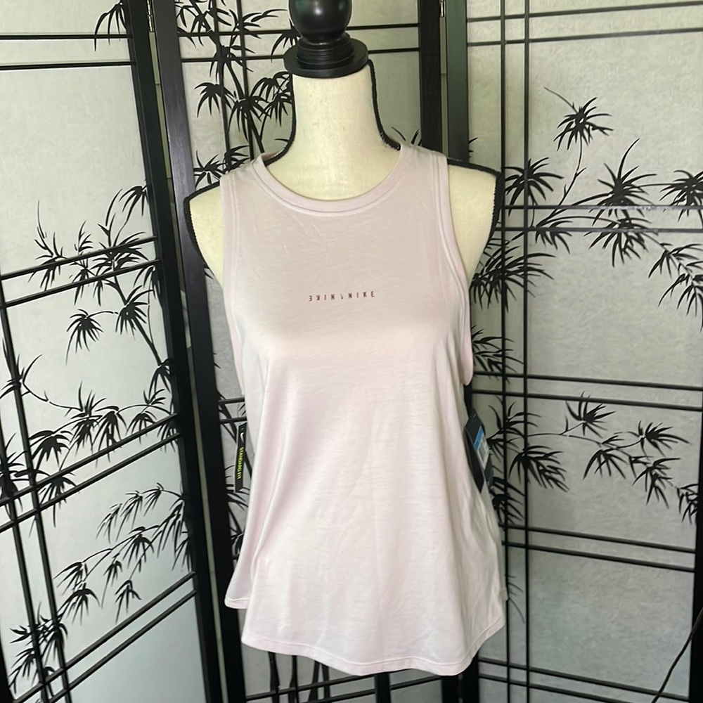 ✨NWT✨ 🎉HP!🎉1/28/25 Nike Standard Fit Tank with Dri-Fit Technology